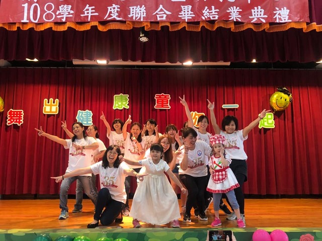 14師生與全場共舞
