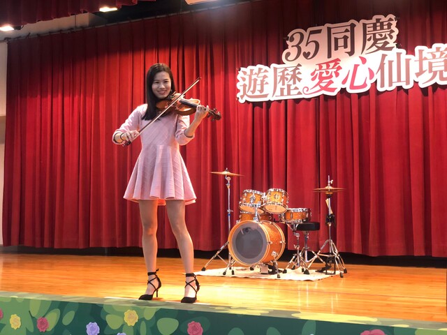 精彩的小提琴演出