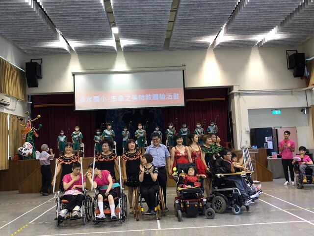 輪標舞表演