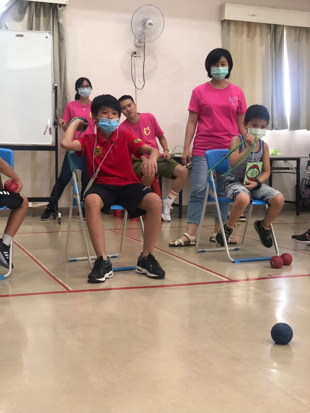 用力丟出去