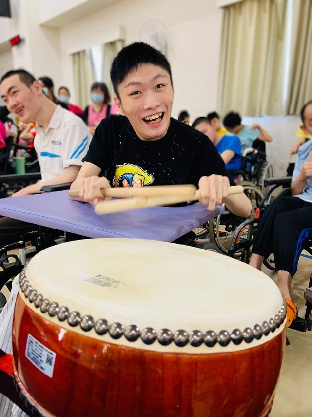 院生歡喜鼓舞開場