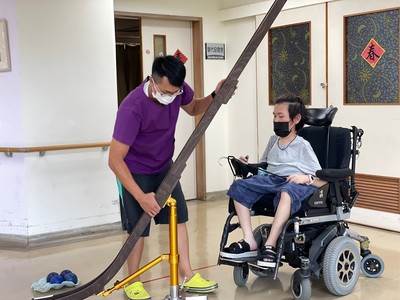 為了前進波蘭波兹南2023地板滾球世界挑戰賽++胡家榮教練為張孜維加強戰略和體能等訓練