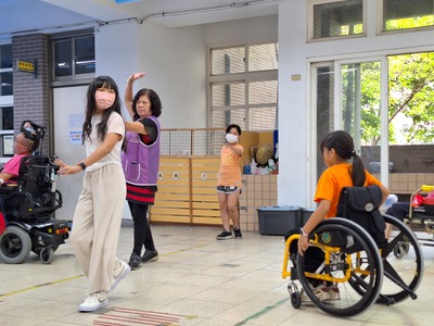 永吉國小學生體驗輪標舞