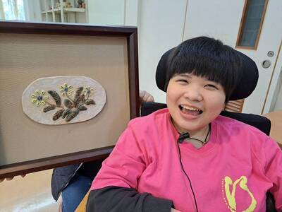 翁彥如喜歡以櫻花為陶藝創作的靈感 希望自己的生命也能如櫻花般燦爛