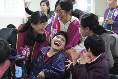 台灣紫微公益關懷協會志工帶領院生舞動歡笑
