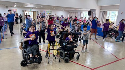 運動會賽前，八里愛心教養院老師及院生進行暖身舞