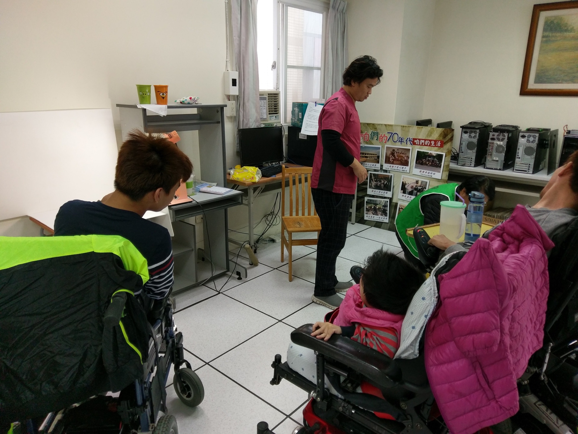 由老師與志工擔任講師,進行教育在職教育訓練.jpg